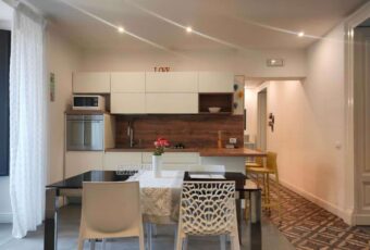 Catania centro, via Vittorio Emanuele, 120 mq, arredato