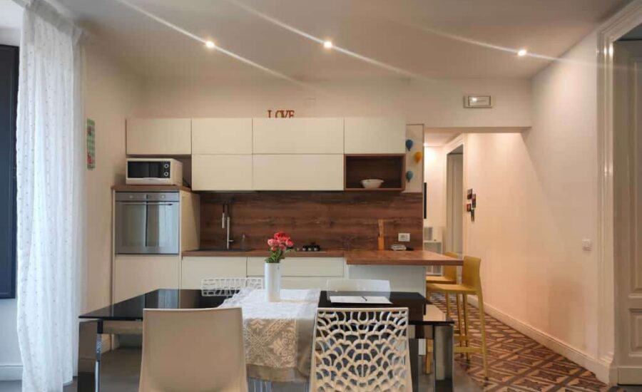 Catania centro, via Vittorio Emanuele, 120 mq, arredato